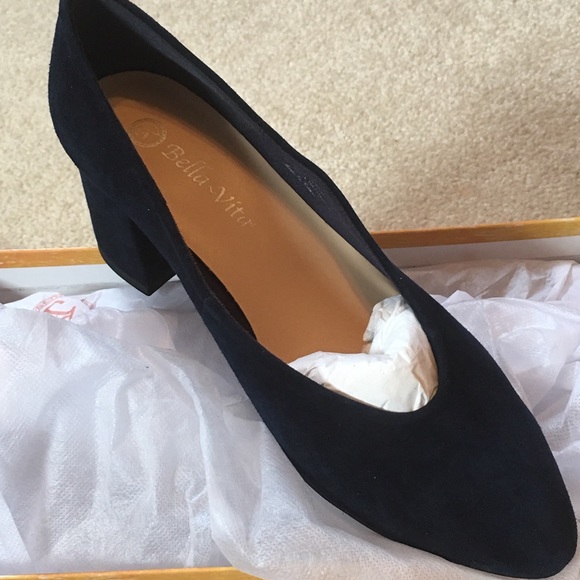 Bella Vita Shoes - Bella Vita Navy Suede pumps. NWOT
